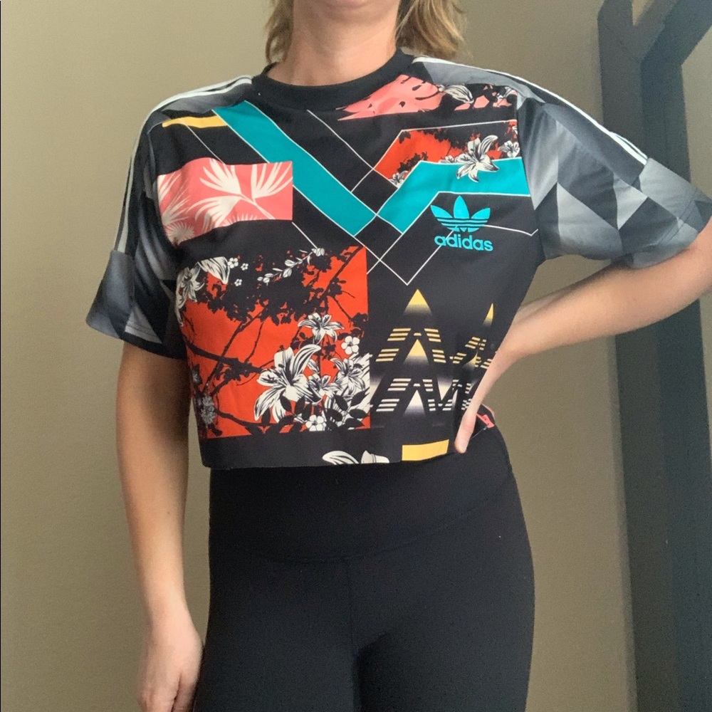 Adidas Cropped Lilly Graphic Tee